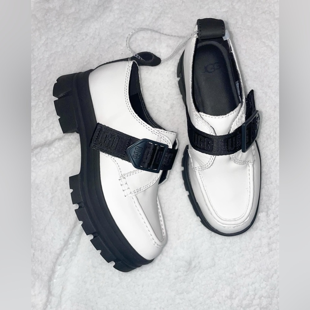 UGG Ashton White Loafers Women’s Size 6 Chunky Platform Buckle Shoes